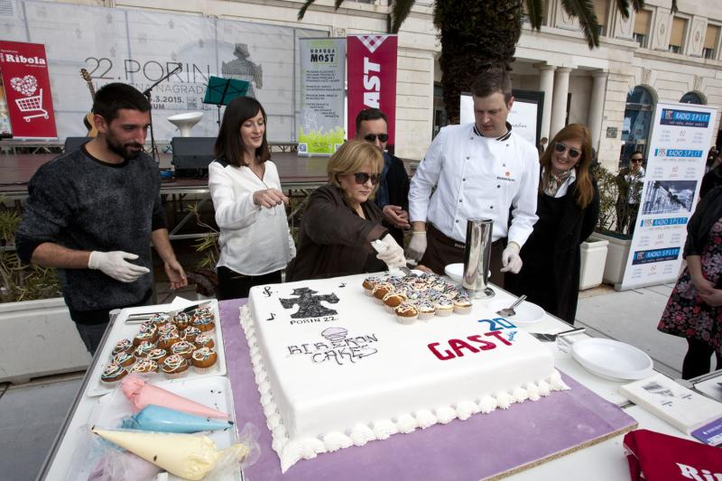 Meri Cetinić i Slavko Sobin sudjelovali su u humanitarno - kulinarskoj manifestaciji